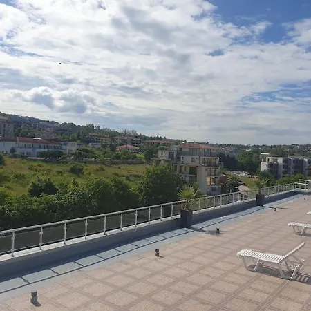 Silver Terace With Sea View For 4 Person Appartamento